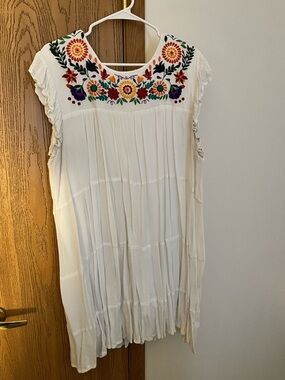 Women’s Flowy Embroidered Dress 🌼